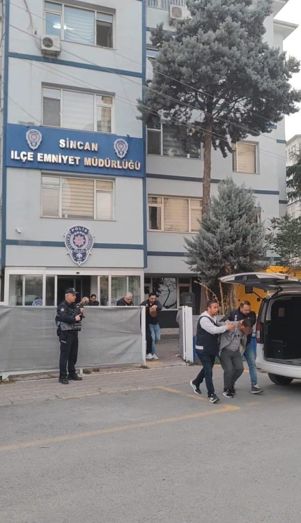 sincan ilce emniyet mudurlugunden aranan sahislara yonelik operasyon 6b4fdfd8cdba |