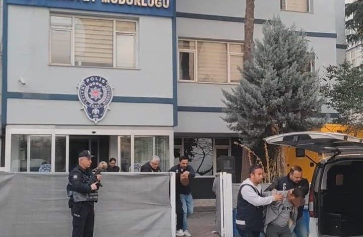 sincan ilce emniyet mudurlugunden aranan sahislara yonelik operasyon 6b4fdfd8cdba |