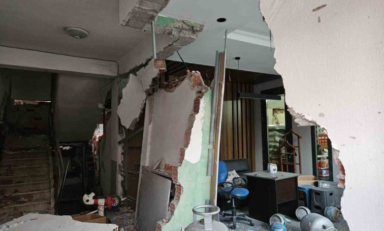 sindirgida deprem esnafi olumsuz etkiledi a8eaa4cf09ee |