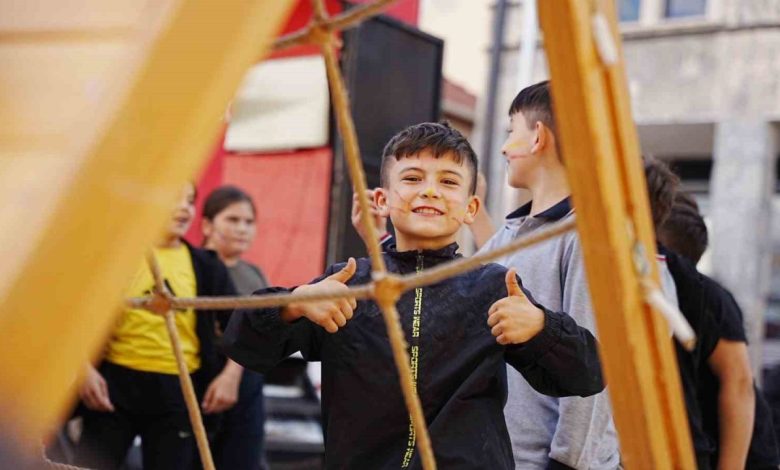 Sındırgı’da deprem sonrası çocuklara moral desteği 1 sindirgida deprem sonrasi cocuklara moral destegi 0fa05fe97462 |