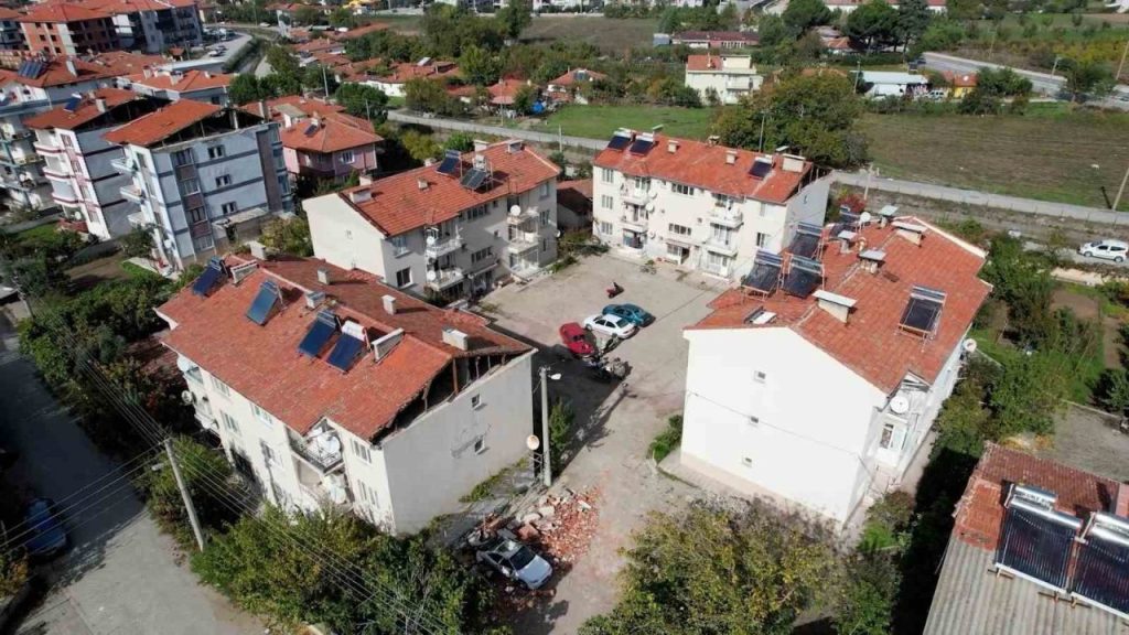 sindirgida vatandaslar depremi anlatti b94a56822c47 |