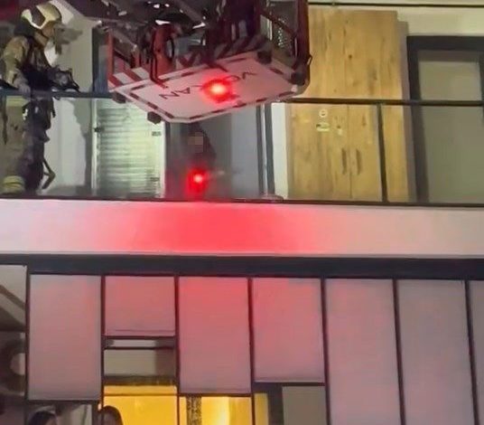 sinir krizi geciren kadin evi atese vermek istedi 401a4834870d |