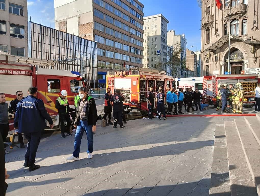 sosyal bilimler universitesinde duman panigi 8 kisi dumandan etkilendi 9f0a8c451e70 |