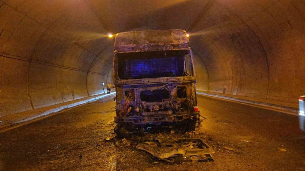 su tankeri kule dondu f82d004b58d7 |