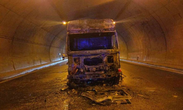 Su tankeri küle döndü 1 su tankeri kule dondu f82d004b58d7 |