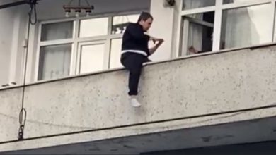 sultangazide balkondan atlamak isteyen genc yurekleri agza getirdi 57b8e09569f7 |