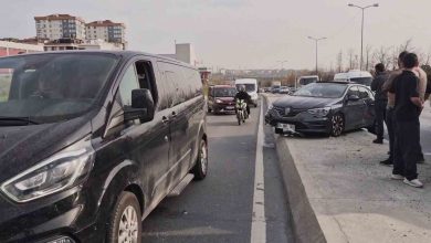 sultangazide kamyonun sikistirdigi otomobil refuje cikti 1 yarali 5c19a9ca2549 |