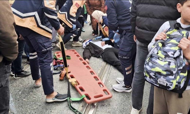 sultangazide otomobil ile motosiklet tramvay yolunda carpisti 1 yarali c3d12ee880e5 |