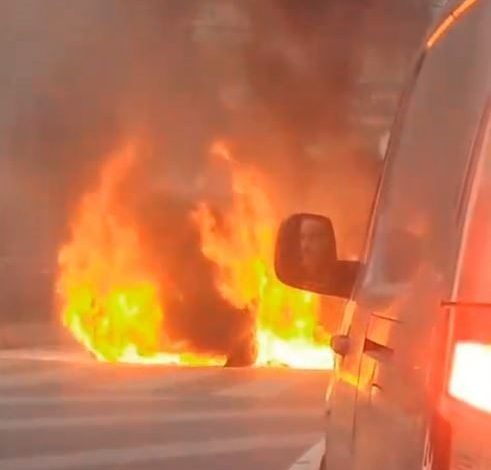 Sultangazi’de seyir halindeki araç alevlere teslim oldu 1 sultangazide seyir halindeki arac alevlere teslim oldu e16fa37fd57c |