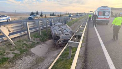 surucusunun direksiyon hakimiyetini kaybettigi otomobil refujde ters dondu 1i cocuk 3 yarali a7b2592f76e1 |