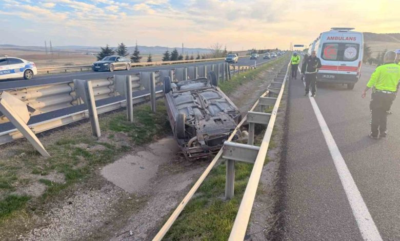 surucusunun direksiyon hakimiyetini kaybettigi otomobil refujde ters dondu 1i cocuk 3 yarali a7b2592f76e1 |