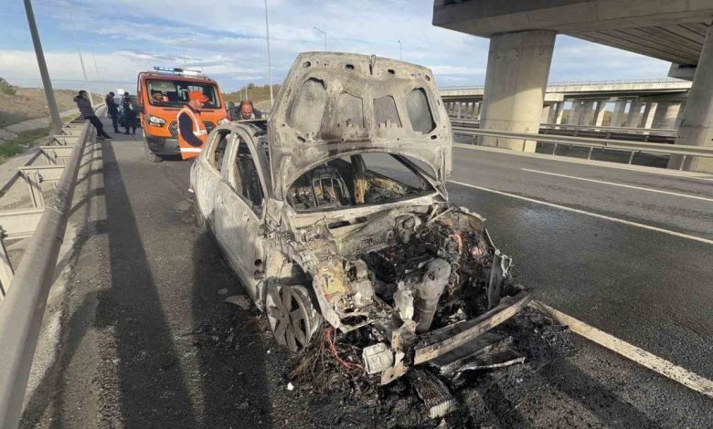 Tayakadın’da otomobil alev alev yandı 1 tayakadinda otomobil alev alev yandi f33c8d8392ae |