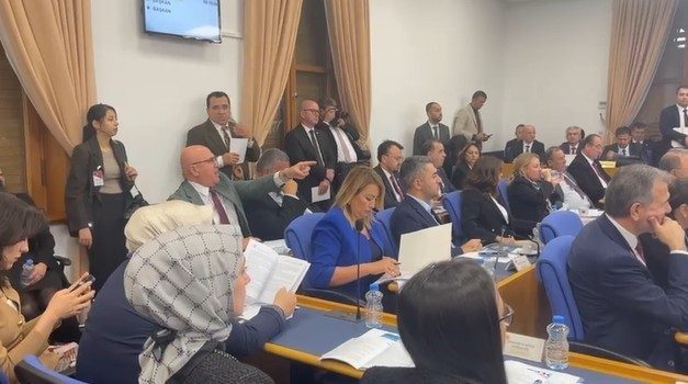 TBMM Plan Bütçe Komisyonu’nda ‘elektrik kesintisi’ tartışması 1 tbmm plan butce komisyonunda elektrik kesintisi tartismasi bd6f1f47f1ee |