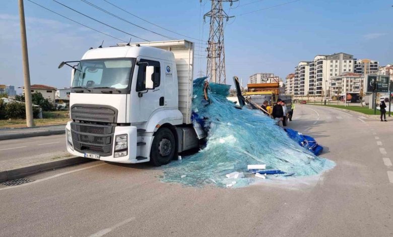 Tonlarca ağırlıktaki cam yola saçıldı 1 tonlarca agirliktaki cam yola sacildi c0f00be723e3 |