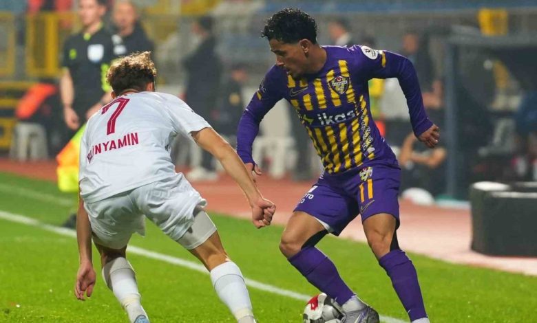 Trendyol Süper Lig: Eyüpspor: 0 - Antalyaspor: 0 (İlk yarı) 1 trendyol super lig eyupspor 0 antalyaspor 0 ilk yari 4e0d4faaba05 |