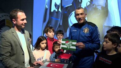 Türkiye’nin 3’üncü uzay yolcusu Gökhan Erdem uzaya çıkardığı Bursaspor bayrağını GUHEM’e teslim etti 5 turkiyenin 3uncu uzay yolcusu gokhan erdem uzaya cikardigi bursaspor bayragini guheme teslim etti 8a60eb592103 |