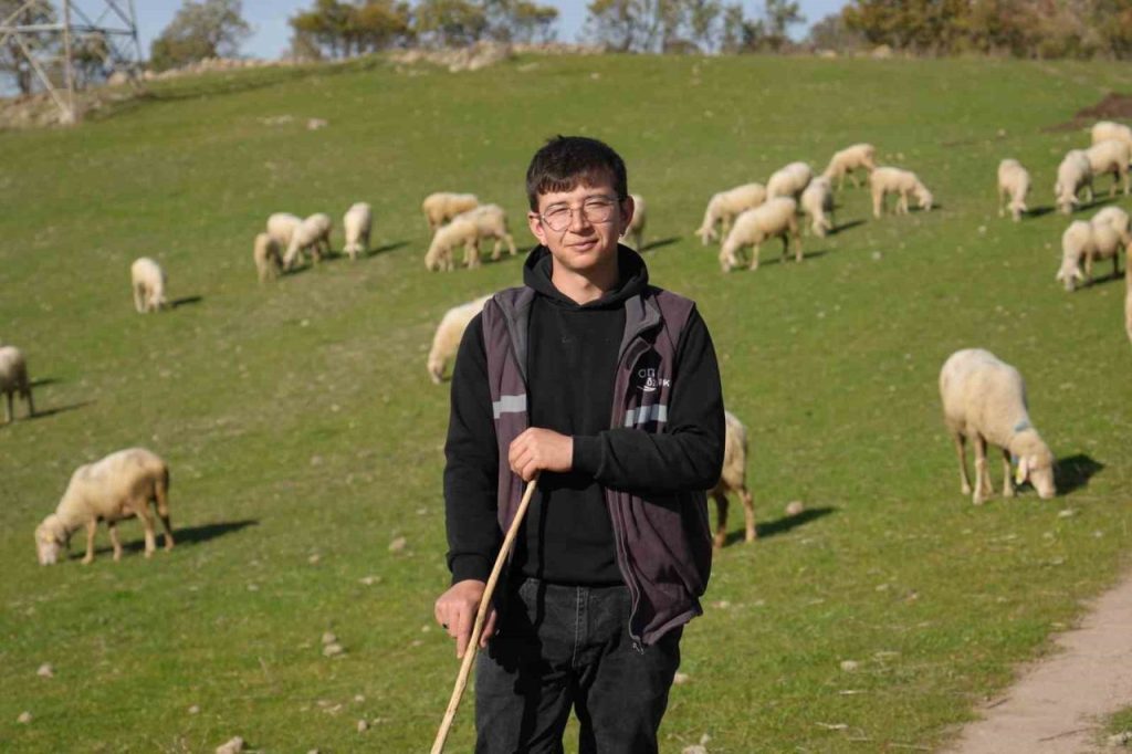 universiteyi okudu baba ocagina donup suru sahibi oldu 5eab72dd94a0 |