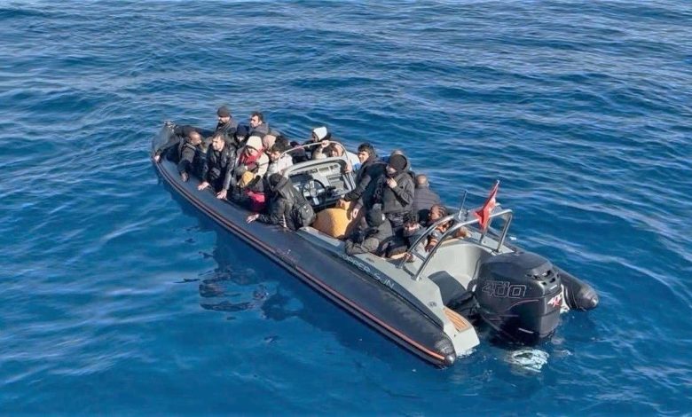 urla aciklarinda 28 duzensiz gocmen yakalandi a18b31882781 |