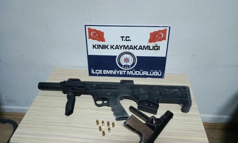 uzerindeki mermiler ele verdi evinden ruhsatsiz silah ve tufek cikti 33b1285a39ba |