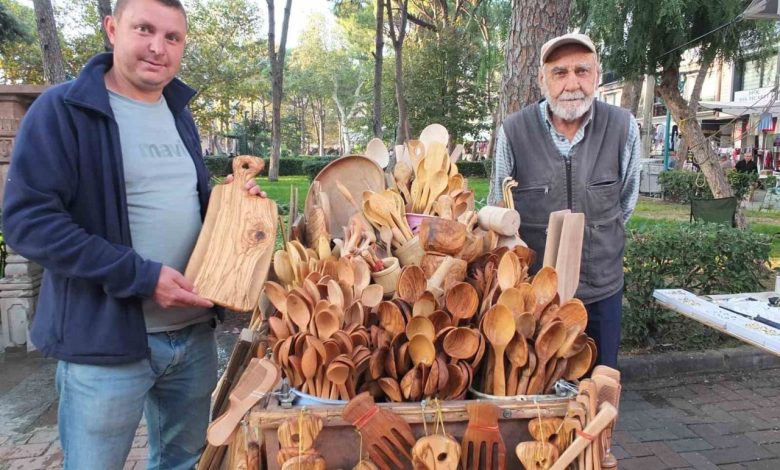 yakacak olarak kullanilan zeytin odunlarini mutfak gereclerine donusturuyor c0bb20479641 |