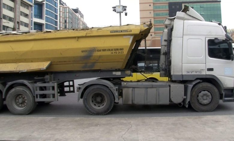 yolun karsisina gecmeye calisan yayaya hafriyat kamyonu carpti 5d41ca2b107a |