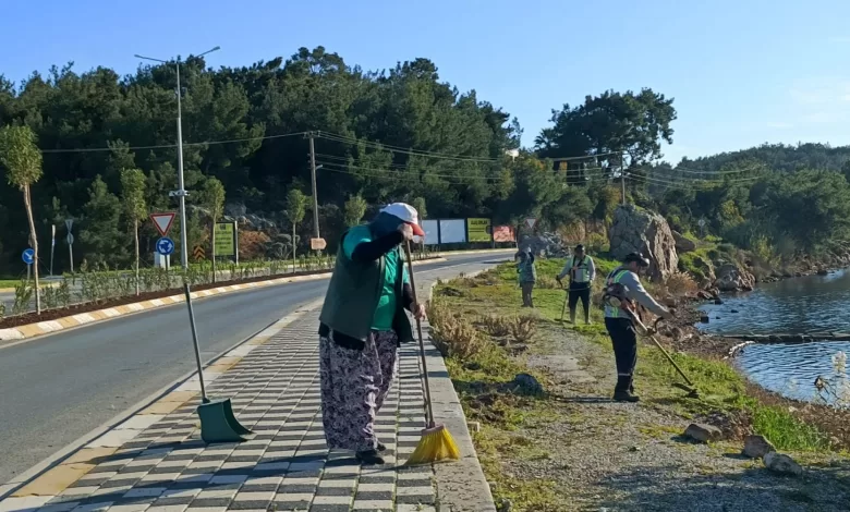 Ayvalık’ta park ve bahçeler ekiplerinden 7/24 yoğun mesai 1 02 1 |