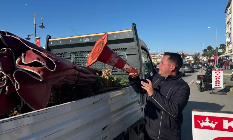 Ayvalık Belediyesi, kaldırım işgallerine karşı denetimlerini sürdürüyor 1 05 |
