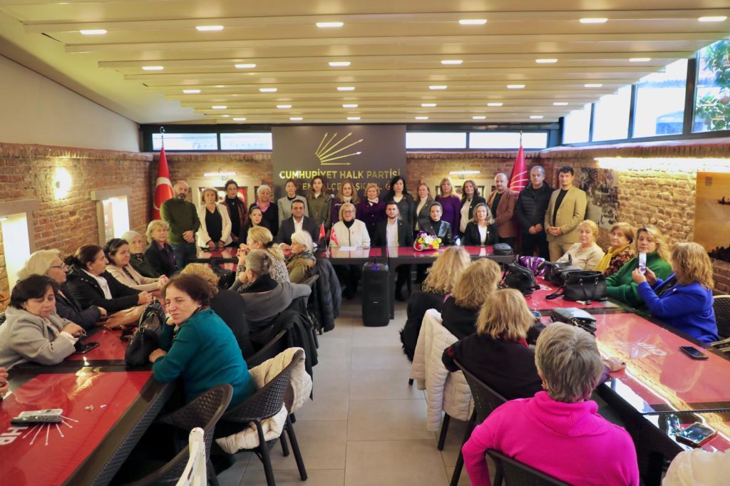 CHP Edremit'ten "Seçme ve Seçilme Hakkının 91. Yılı" Vurgusu 2 WhatsApp Gorsel 2025 12 05 saat 15.24.58 699445c0 |