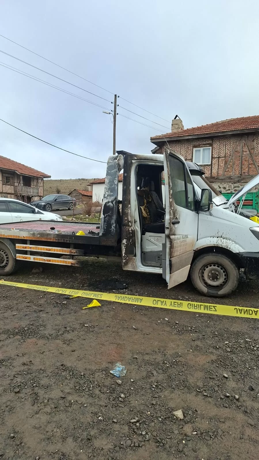 Ankara’da 4 araç kundaklandı: O anlar kamerada