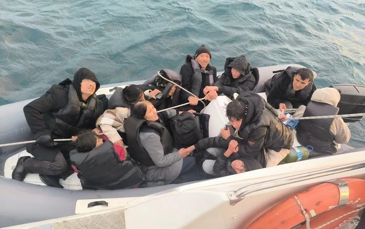 Ayvalık açıklarında 10 göçmen kurtarıldı 1 ayvalik aciklarinda 10 gocmen kurtarildi 94fe5355bcc6 |