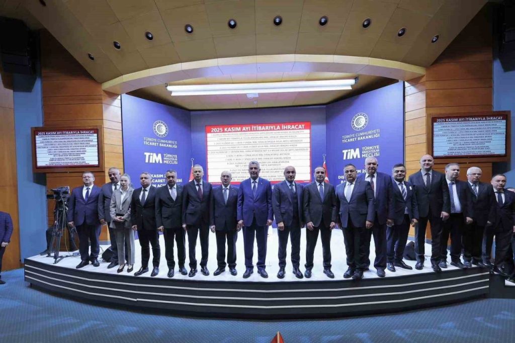 bakan bolat kasimda ihracatimiz olumsuz takvim etkisine ragmen yuzde 22 artisla 227 milyar dolar olarak gerceklesti ec10c524dbc1 |