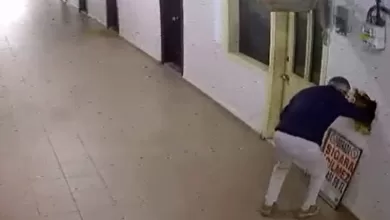 bakirkoyde akil almaz 40 bin dolarlik saat hirsizligi kamerada 7f9d11121046 |