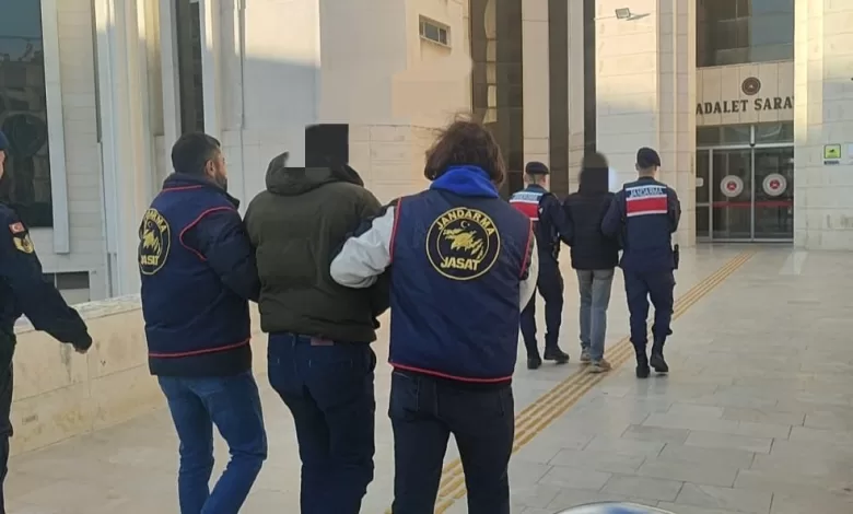 balikesirde jandarma sessiz aparatli hirsizlari kiskivrak yakaladi 5ecd1ed8d757 |