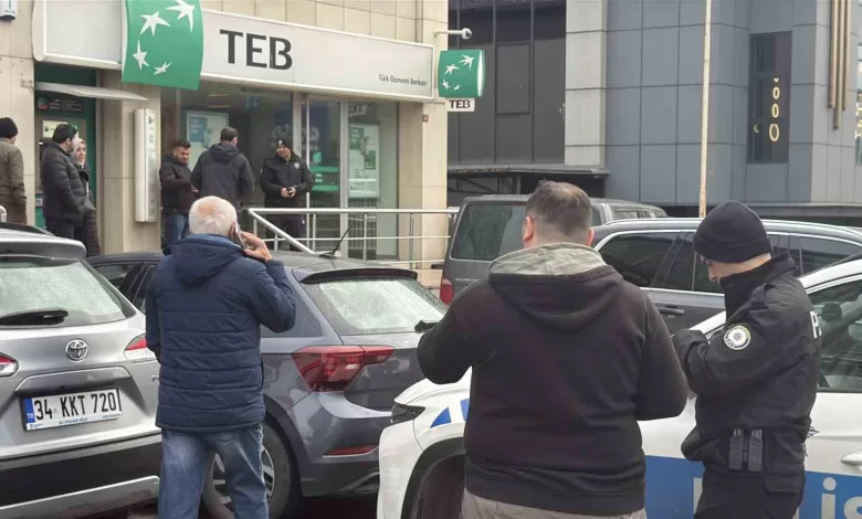 basaksehirde bankadan para ceken is adamina soygun girisimi cb10b9ef4b34 |