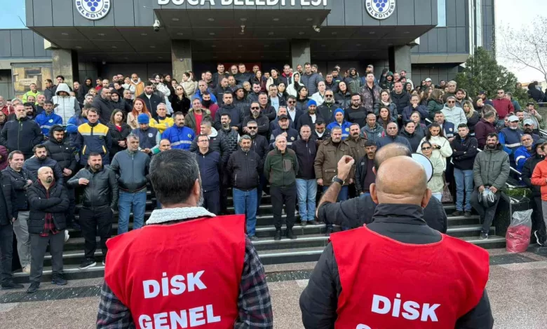 buca belediyesinde isciler yeniden is birakti copler birikmeye basladi 58957a35e4e9 |