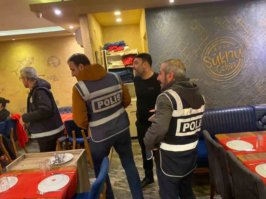 bursada asayis uygulamasi aranan sahislar yakalandi uyusturucu madde ele gecirildi 81dc56ced3e0 |