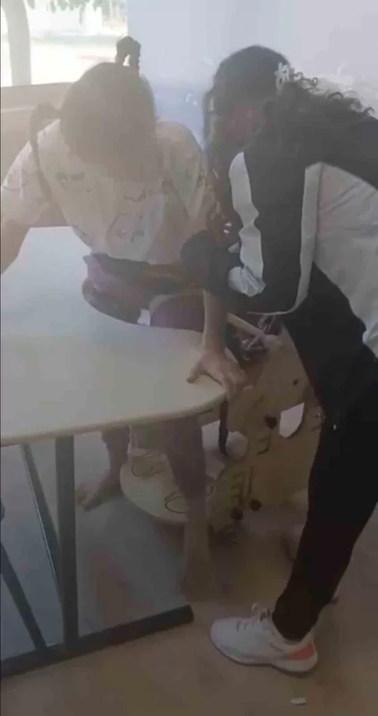 bursada kan donduran goruntuler otizmli ogrenciler ders boyunca bagli tutulmus 275a58a64848 |