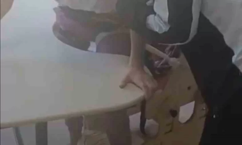 bursada kan donduran goruntuler otizmli ogrenciler ders boyunca bagli tutulmus 275a58a64848 |