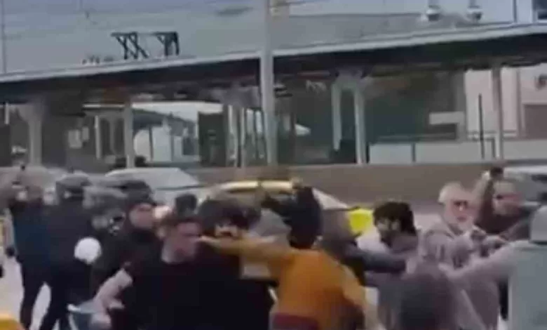 bursada savasi andiran kavga kamerada kimi kaskini migfer yapti kimi sopayi kilic gibi kullandi bb2c05c41b89 |