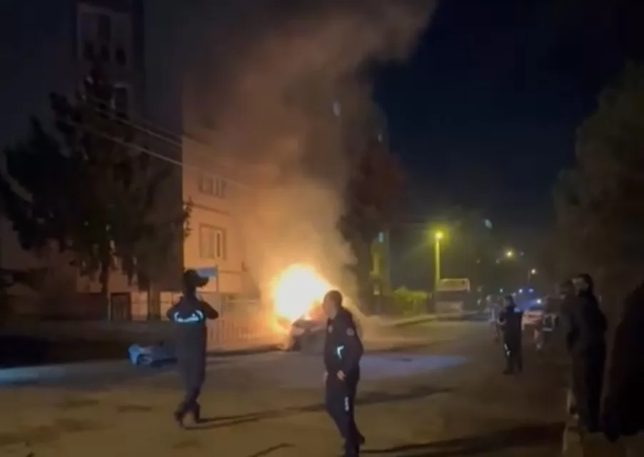 Bursa’da seyir halindeki otomobil alev aldı