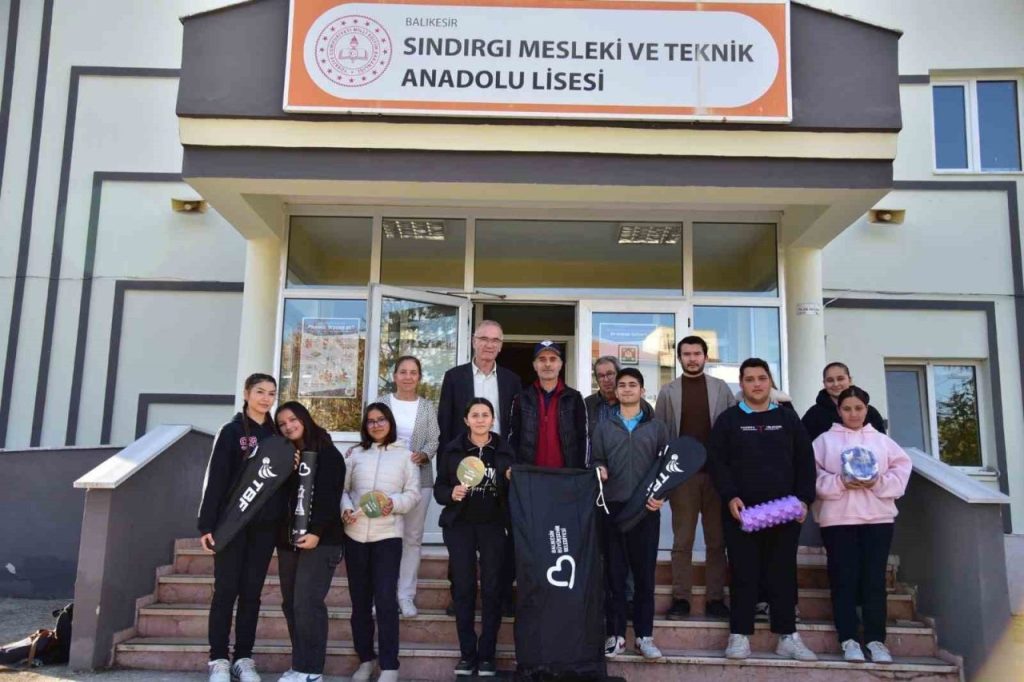 buyuksehirden okullara spor ekipmani destegi 7f1e85faf083 |