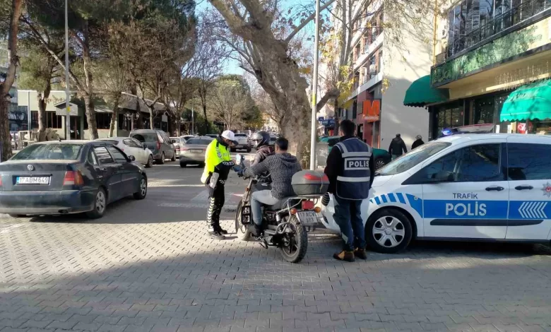 Çan’da güvenli trafik için denetimler devam ediyor 1 canda guvenli trafik icin denetimler devam ediyor e4b69c2692f1 |