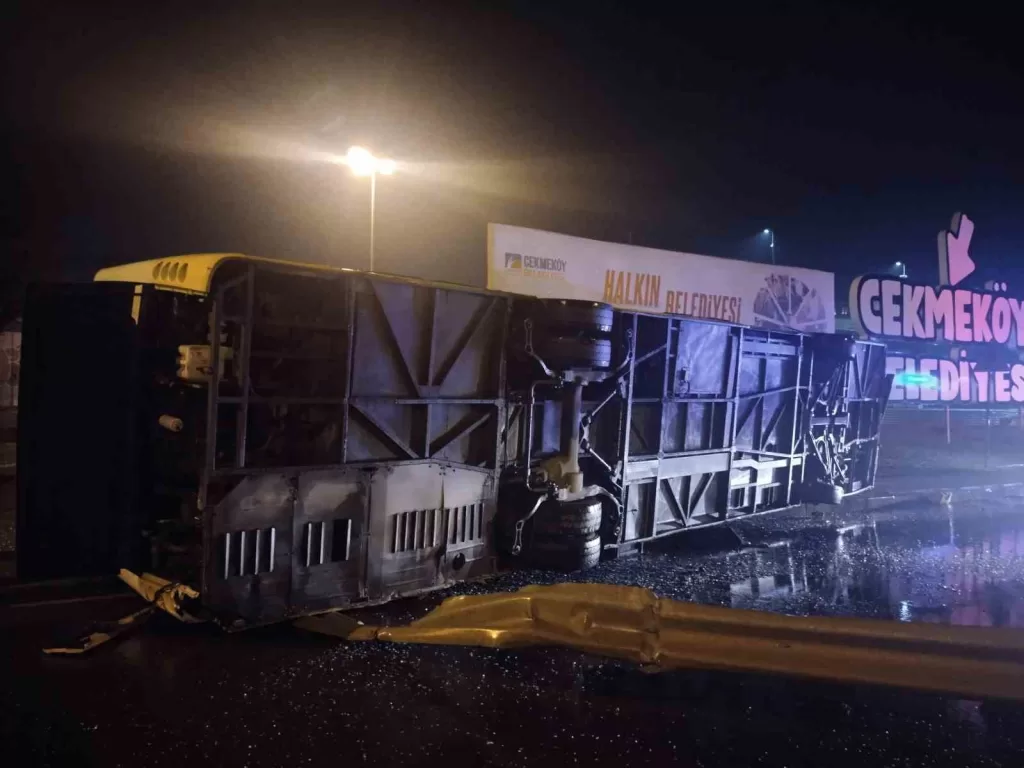 cekmekoyde kontrolden cikan otobus takla atti b2c107f05ae0 |
