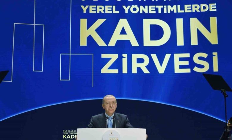 cumhurbaskani erdogan hicbir ayrim yapmadan sehrine hizmet edenin yaninda sehrini yagmalayanin karsisinda olacagiz f3bb9f47bed7 |