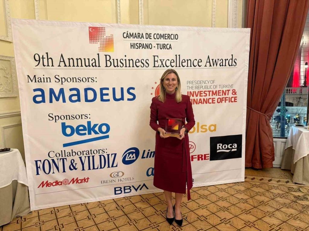 ebru ozdemire ispanyadan mesleki liyakat odulu f75bbe7fb93a |