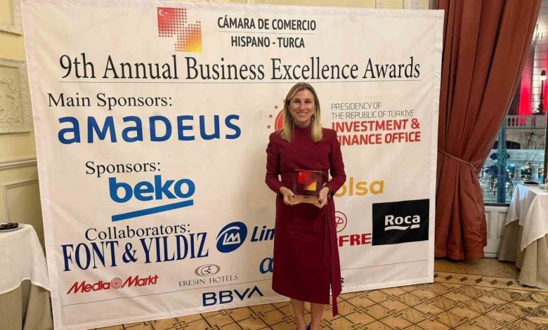 ebru ozdemire ispanyadan mesleki liyakat odulu f75bbe7fb93a |