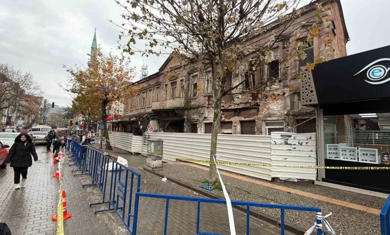 edremitteki tarihi bina yagislara dayanamadi 672b37739570 |