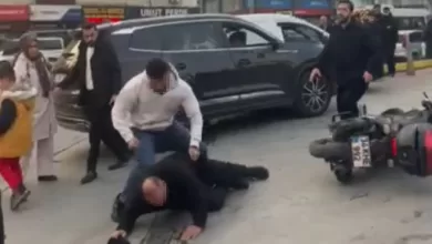 esenyurtta trafikte tartistigi arac surucusunu olduresiye dovdu o anlar kamerada bd3f6a3049ea |