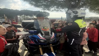 ezinede jandarmadan ogrenci ve ogretmenlere trafik bilgilendirmesi 7a1826222c62 |