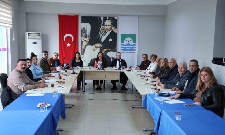 foca meclisinde gerginlik chpli meclis uyesinden baskan ficiya satis vetosu b0cb29630954 |